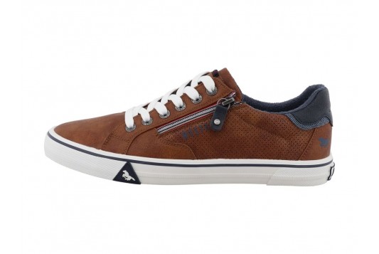 baskets et sportwears Mustang 211004